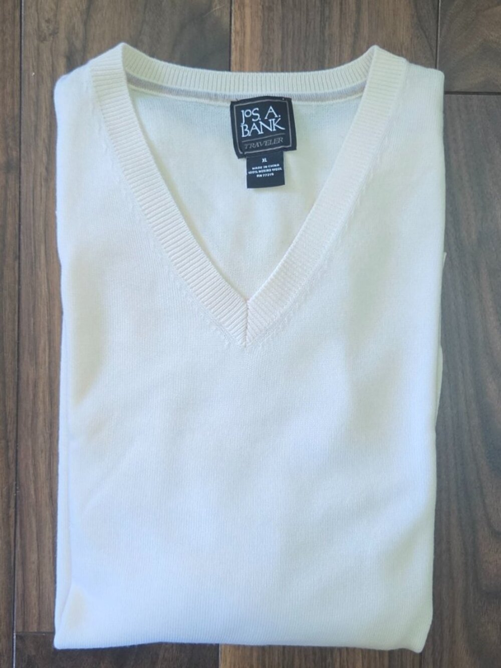 Jos. A. Bank Traveler Men's XL Ivory Sweater 100% Merino Wool VNeck Lightweight